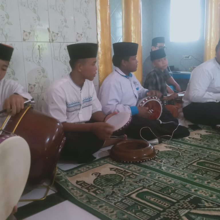 Group Hadroh MTs N 2 Rembang Semarakkan Penutupan Pondok Ramadhan