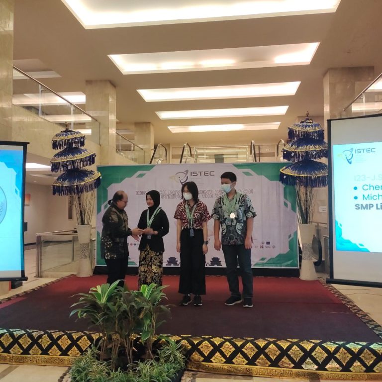 Luar Biasa MTsN 2 Sukoharjo Sabet Medali Perak dalam Ajang International Science Technology and Engineering Competition 2023