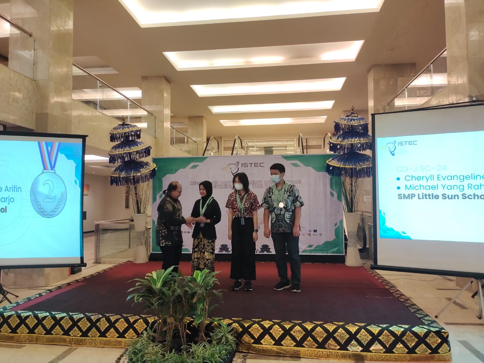 Luar Biasa MTsN 2 Sukoharjo Sabet Medali Perak dalam Ajang International Science Technology and Engineering Competition 2023