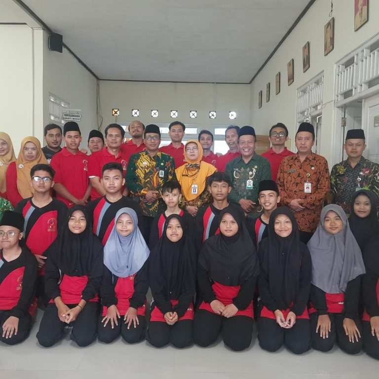 H. Sukarno Lepas Kontingen Porseni MTs Kebumen Maju Ke Tingkat Provinsi