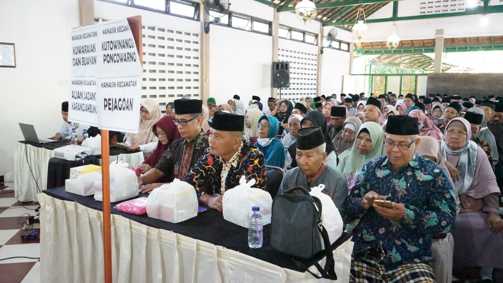 Jelang Keberangkatan, Calon Jemaah Haji Kebumen Ikuti Bimbingan Manasik