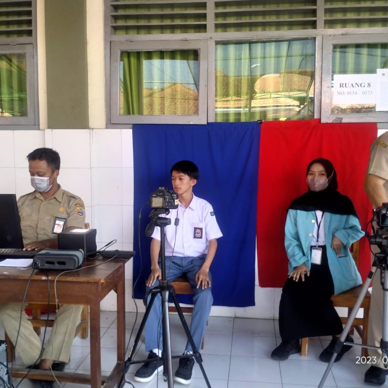 Disdukcapil Sosialisasi Implementasi Identitas Kependudukan Digital di MAN 1 Sragen