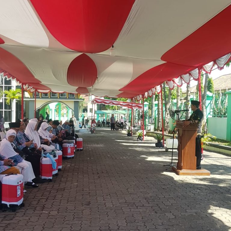 Takdir Membawa 21 Calhaj Kota Semarang Berangkat Lebih Awal