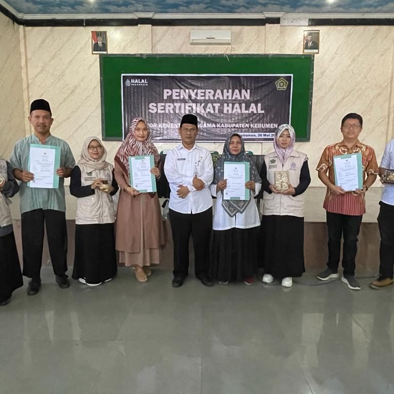 Kemenag Kebumen Serahkan 185 Sertifikat Halal Ke Pelaku Usaha
