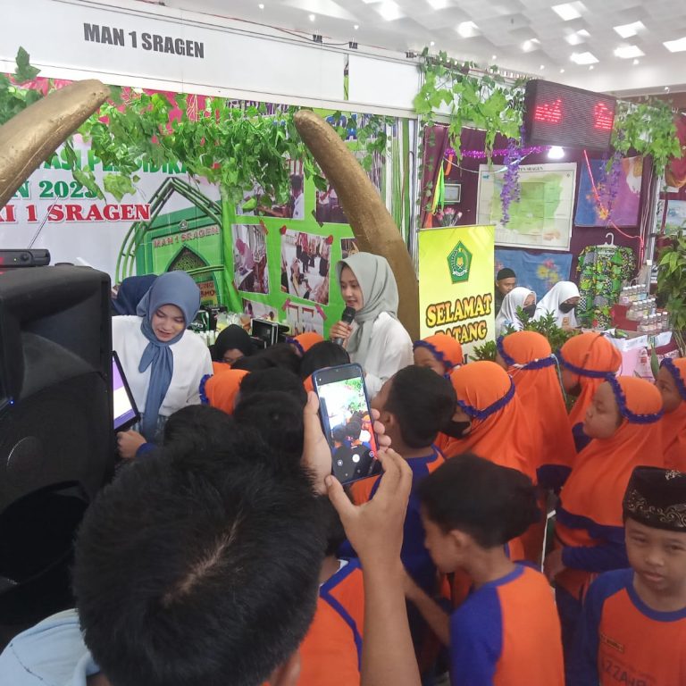 MAN 1 Sragen Banjir Pengunjung dalam Pameran Pendidikan Kabupaten Sragen