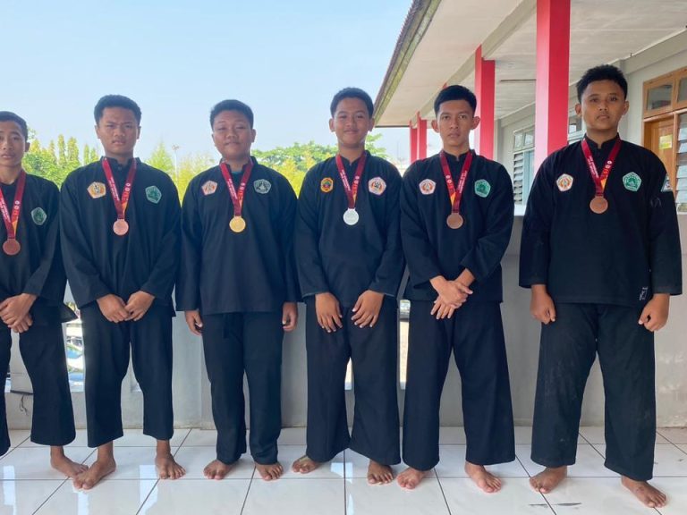 Enam Pesilat MTsN 1 Pati, Juara Lawang Sewu Championship 2023