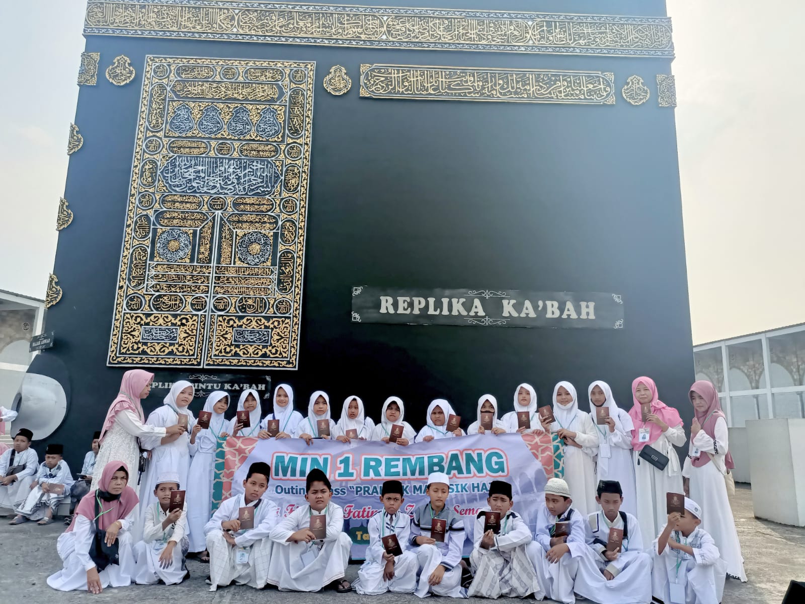 Manasik Haji MIN 1 Rembang, Siswa Terapkan Praktik Haji dan Fun Learning