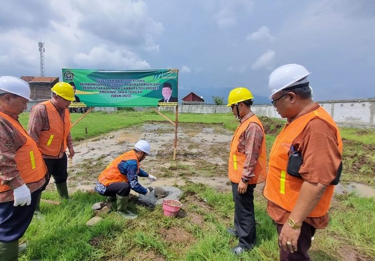 MAN 2 Brebes Laksanakan Peletakan Batu Pertama Pembangunan Laboratorium dan Perpustakaan