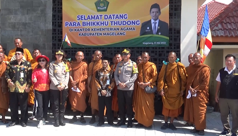 Menangkap Pesan Indonesia Cinta Damai Bhikkhu Thudong