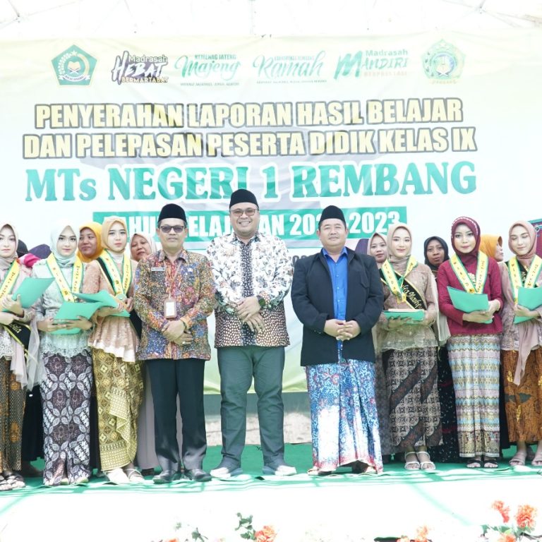 Kapolres dan Wakil Bupati Hadiri Wisuda MTsN 1 Rembang