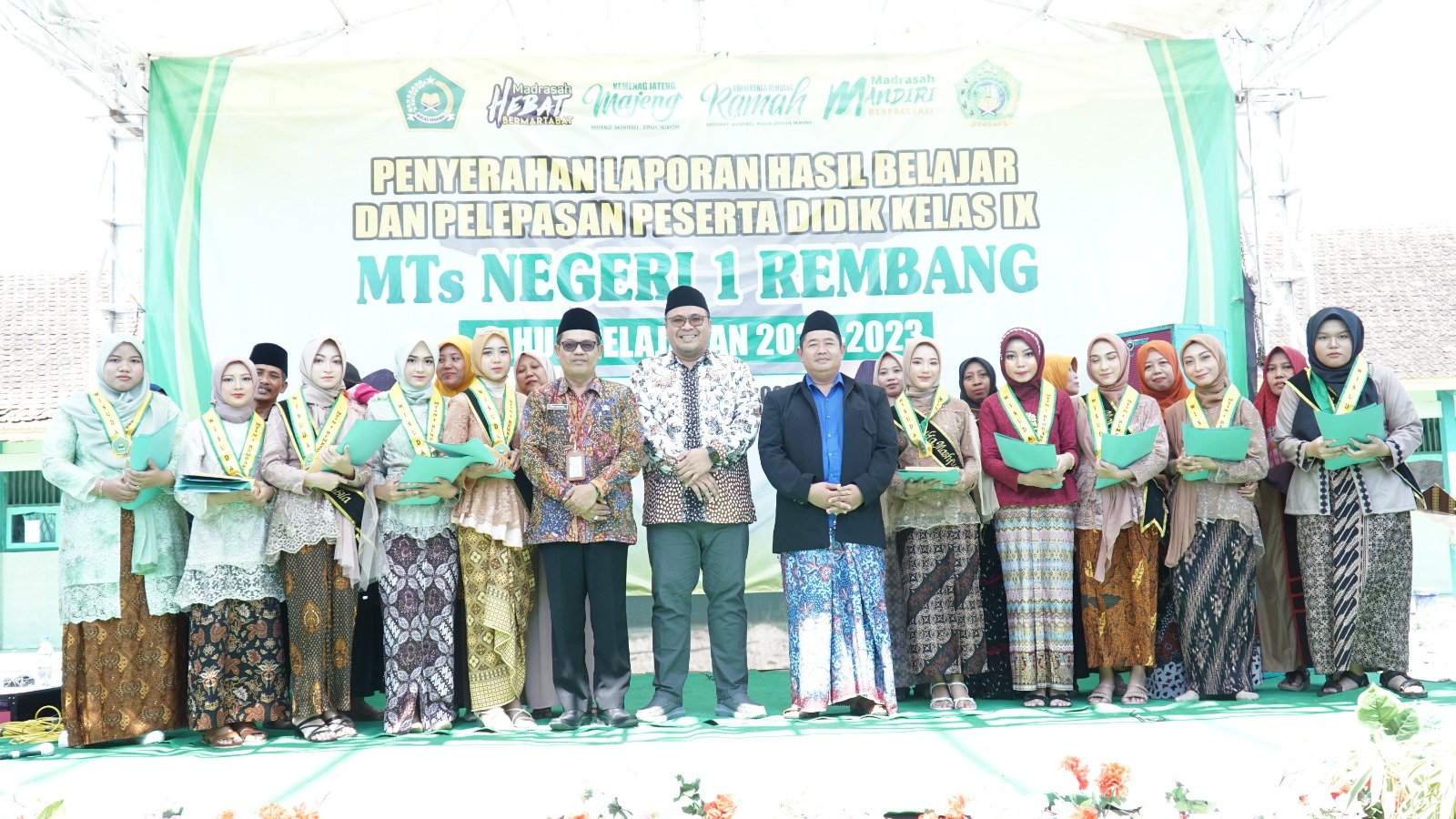 Kapolres dan Wakil Bupati Hadiri Wisuda MTsN 1 Rembang
