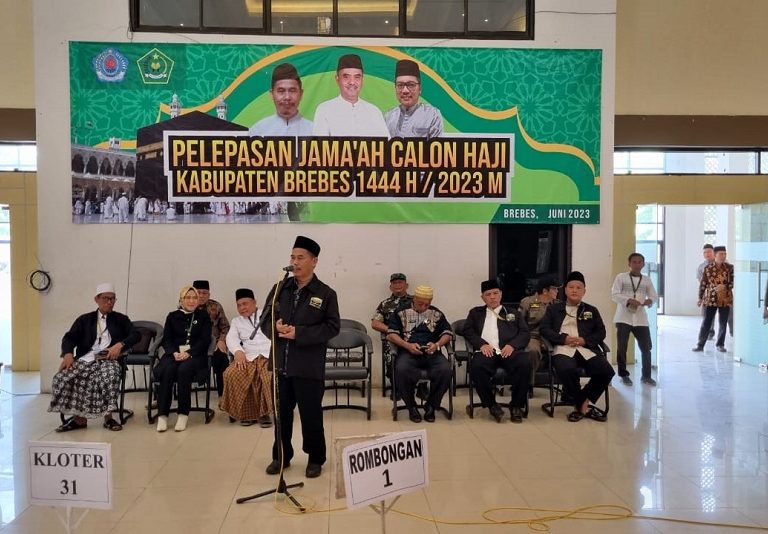 825 Jemaah Calon Haji Brebes Berangsur-angsur Diberangkatkan