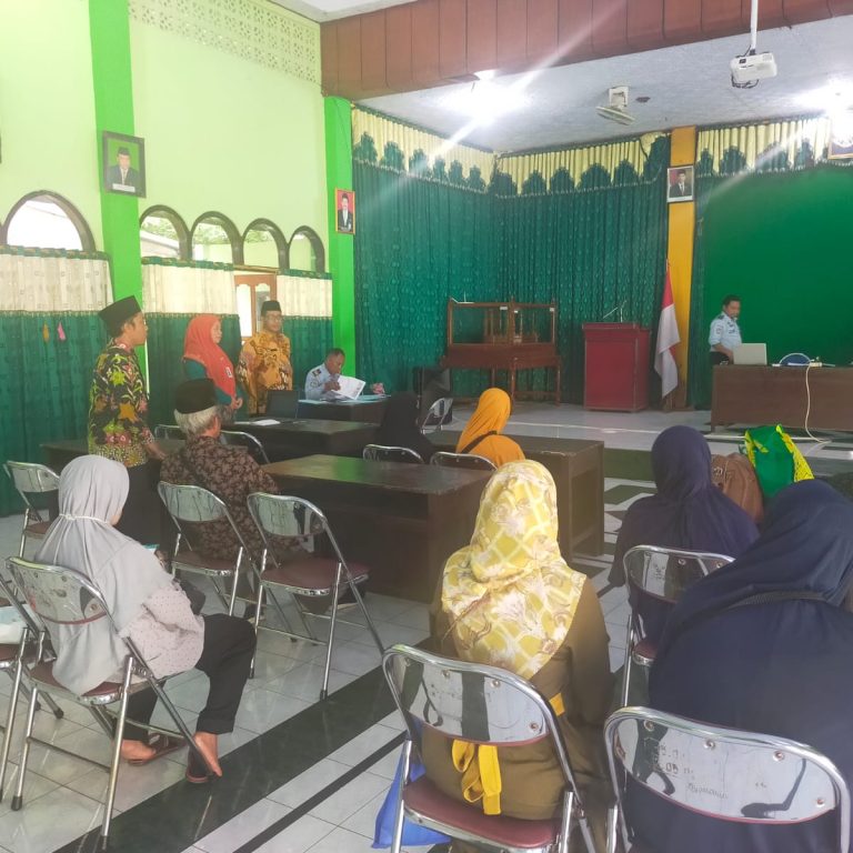 Kakankemenag Kebumen Tinjau Langsung Layanan Pasport Haji On The Spot Bagi Jemaah Haji Cadangan