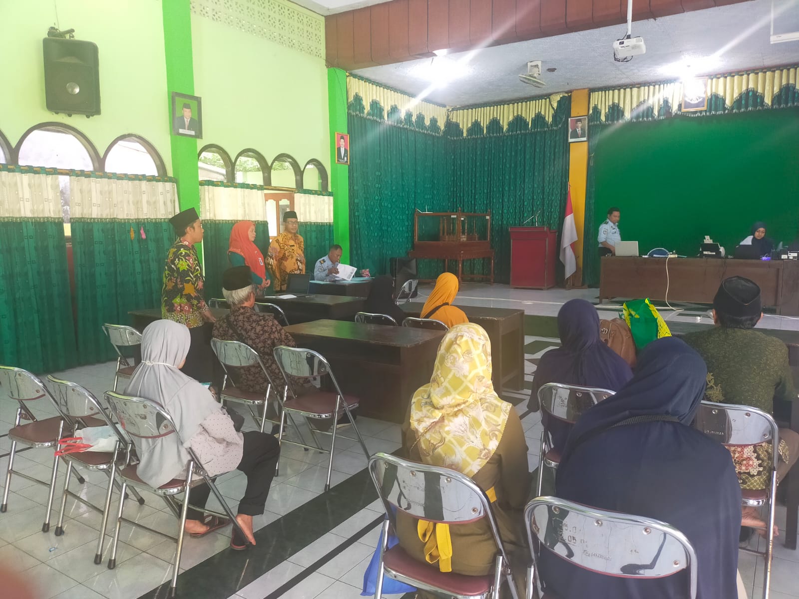 Kakankemenag Kebumen Tinjau Langsung Layanan Pasport Haji On The Spot Bagi Jemaah Haji Cadangan
