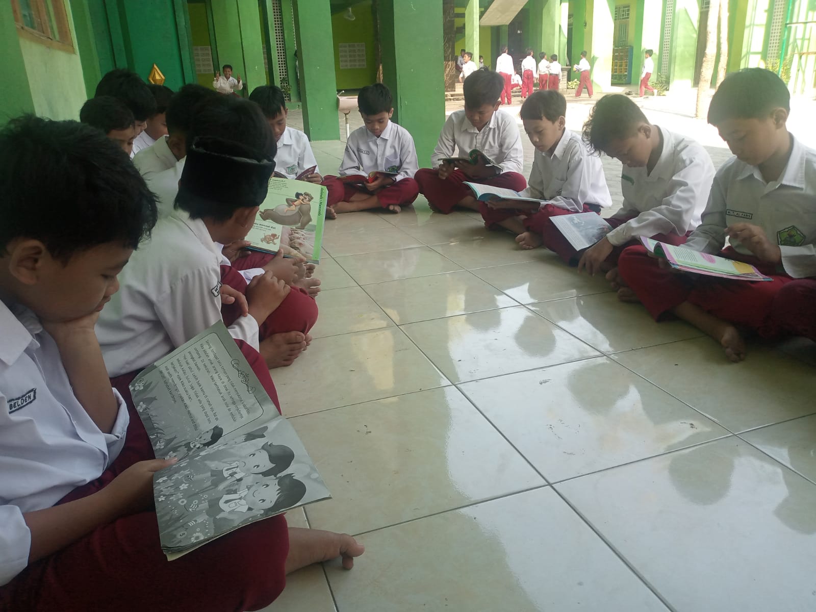MIT Amanah Ngrampal Tingkatkan Literasi Siswa Melalui Pojok Baca