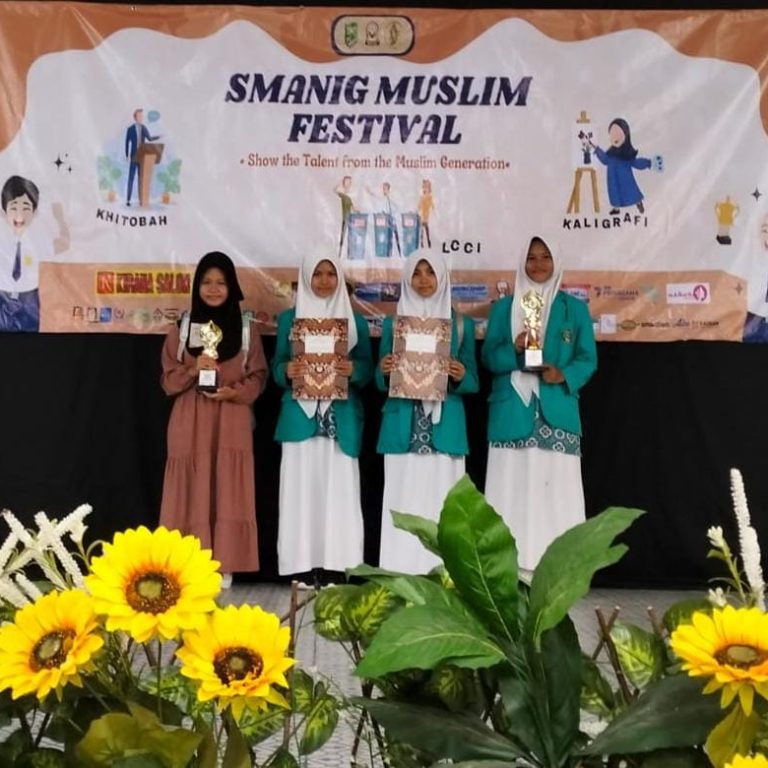 Buktikan Madrasah Unggul, Siswa MTsN 2 Sragen Juara LCC PAI