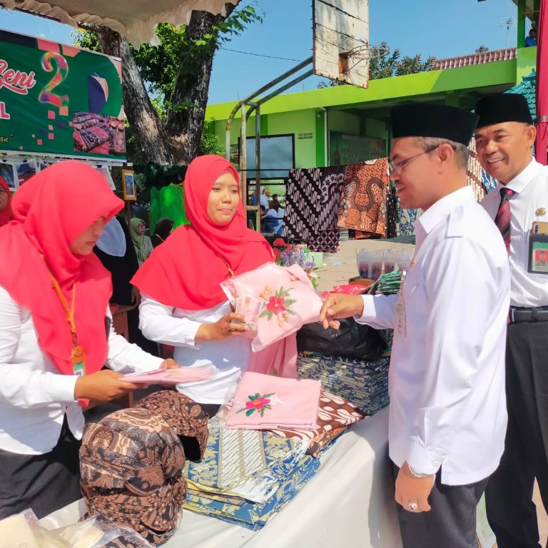 Kuatkan Karakter, MTsN 4 Sragen Selenggarakan Gelar Karya dan Kreasi Seni