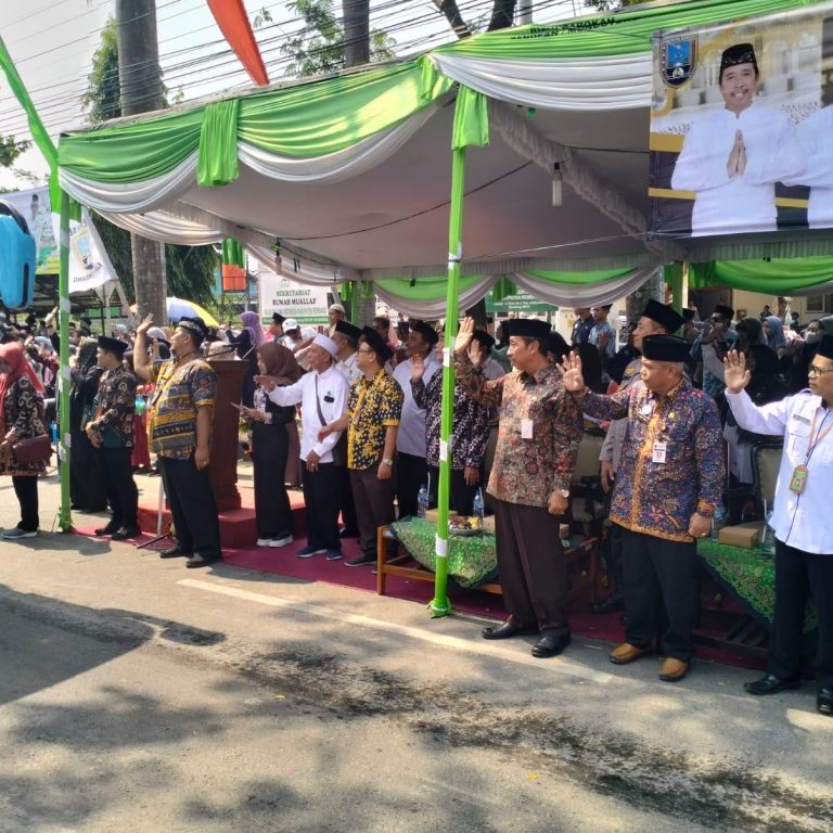 Dari Gedung Haji, Bupati Berangkatkan 352 JCH Kloter 91 SOC