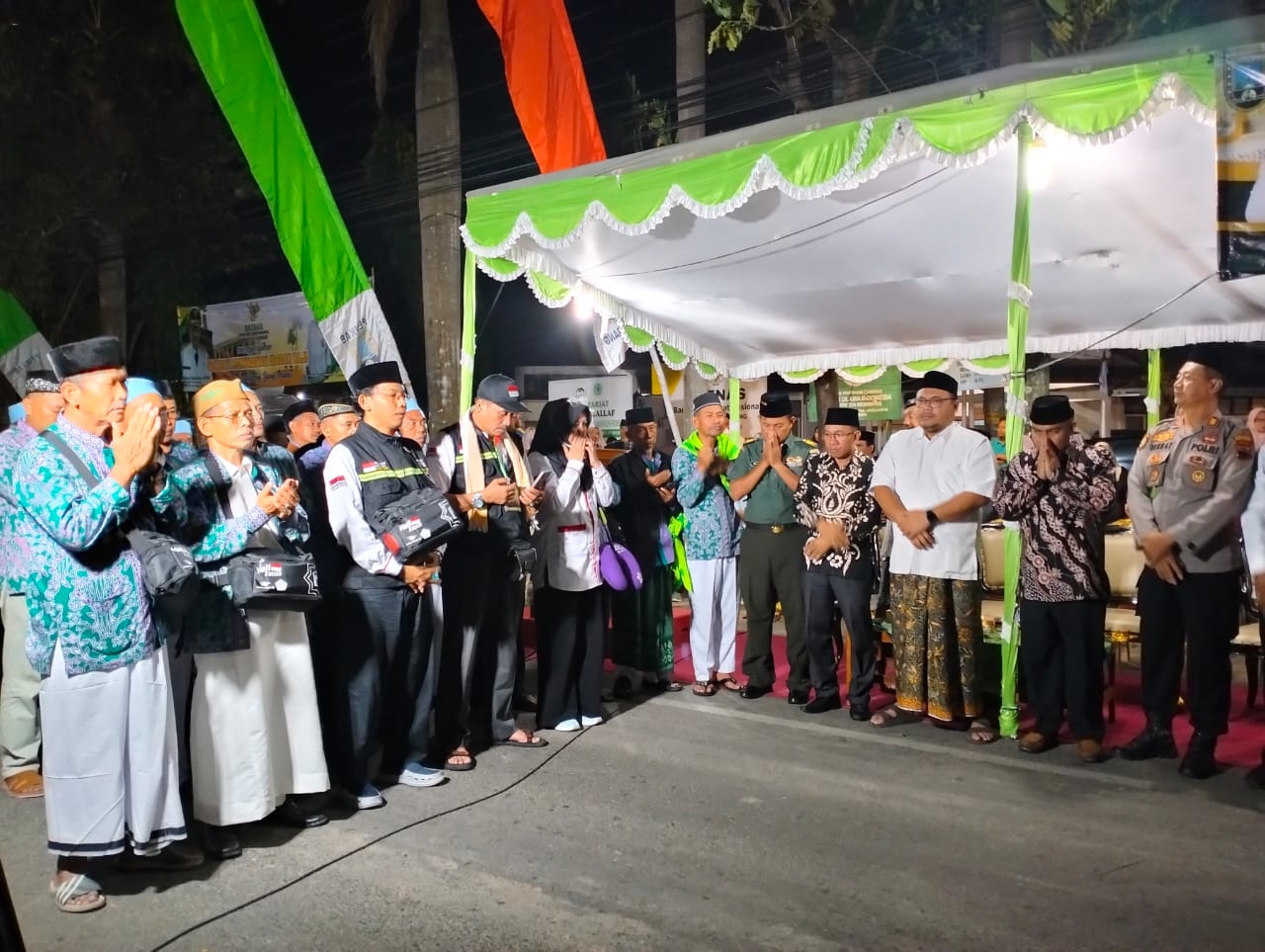 Pemberangkatan Terakhir, Wabup Lepas Calon Haji Kloter 92 dan 99  SOC