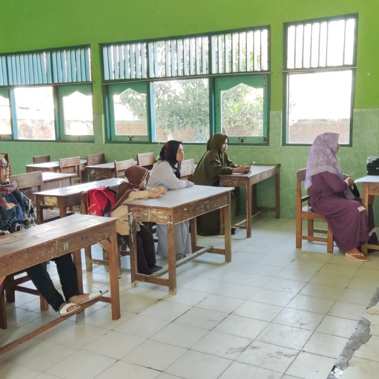 MTsN 1 Rembang Adakan Penerimaan Rapor