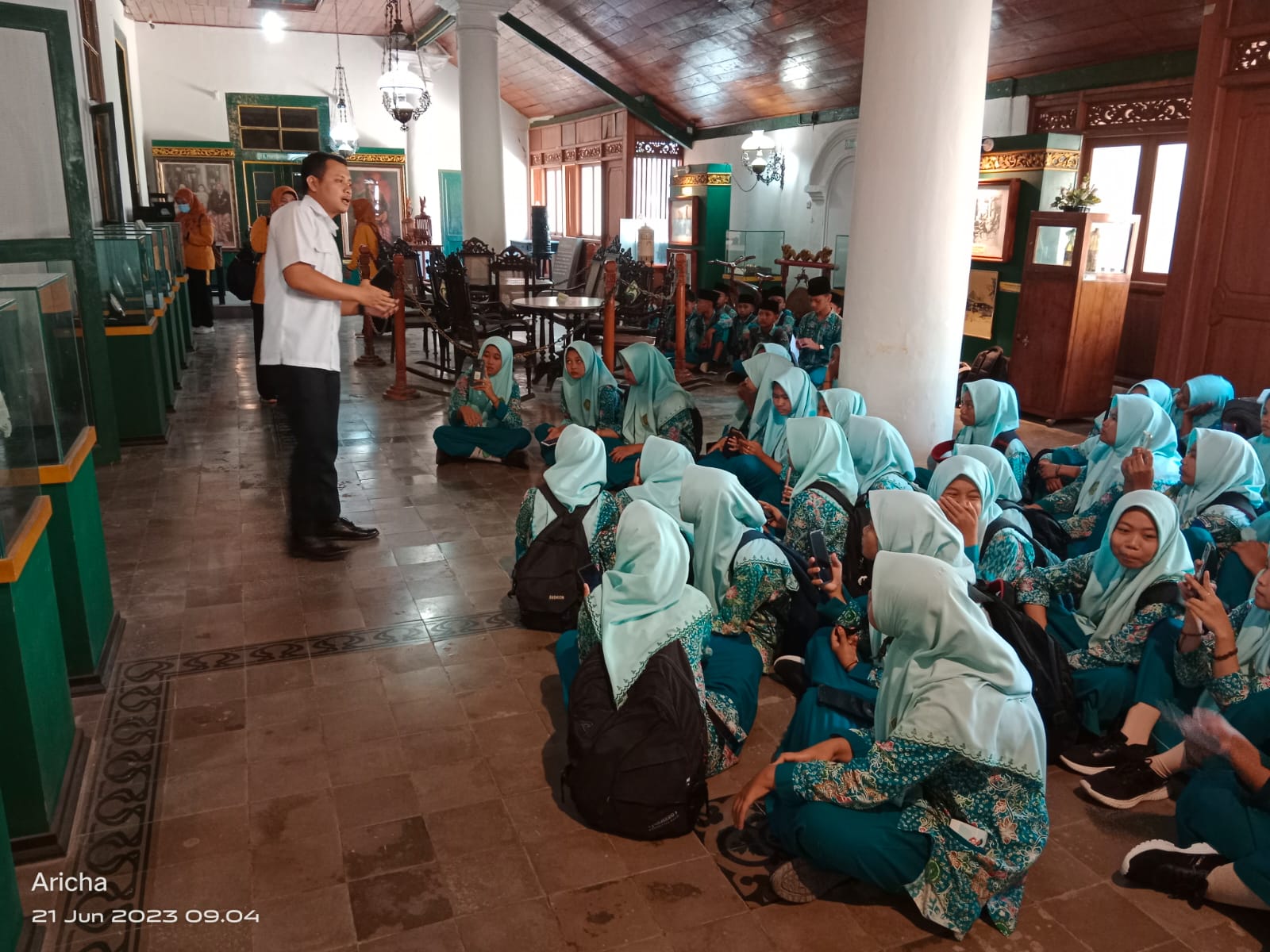 MTsN 2 Rembang Ajak Siswa Berkunjung ke Museum RA Kartini