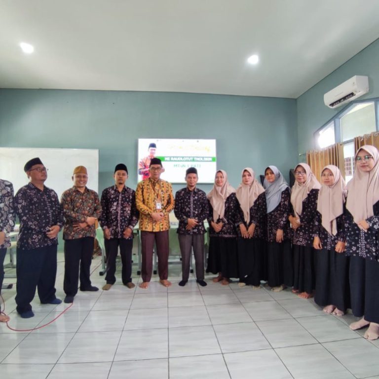 Kepala MTsN 1 Pati Sambut Kunjungan MI Raudlatut Tholibin, Margoyoso Pati