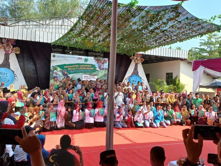 MTsN 1 Pati Terima Penghargaan Sekolah Adiwiyata Gubernur Jateng