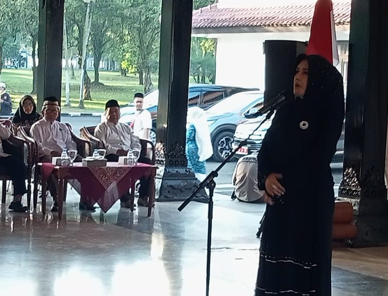 Tiba di Pendopo, Rombongan Jamaah Haji Kloter 39 Disambut Bupati Fadia  