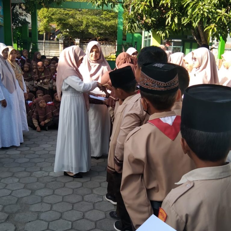 Asah Empati Peserta Didik, MIN 1 Kebumen Adakan Santunan Anak Yatim dan Dhuafa