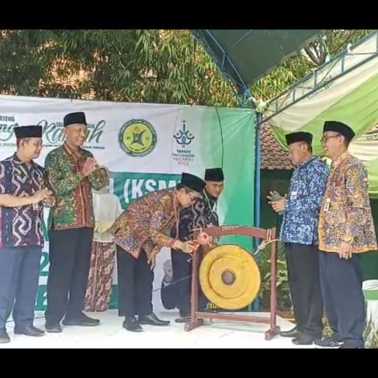 Plh Kakanmenag Buka KSM 2023, Ratusan Siswa Berjibaku Kerjakan Soal
