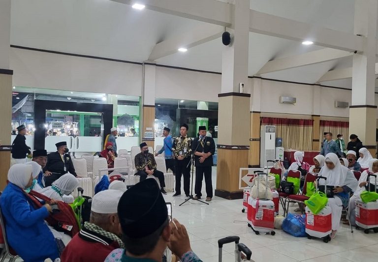 Nyatakan Puas Atas Pelayanan Haji, Kloter 32 Solo Tiba di Brebes 