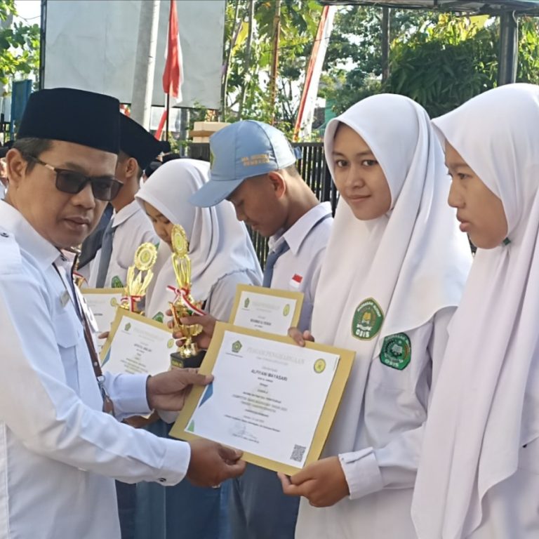 55 Siswa Terima Piala KSM, Ini Pesan Plh Kakankemenag