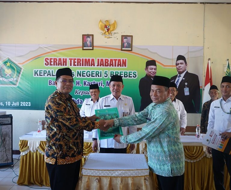 Sertijab di MTsN 5 Brebes Harapkan Terwujudnya Madrasah Mandiri Berprestasi  
