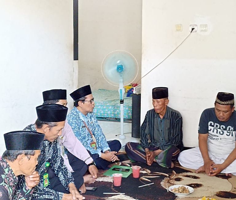 Sampaikan Duka Cita, Plh Kakankemenag Bertakziah ke Kediaman Keluarga Juriyati
