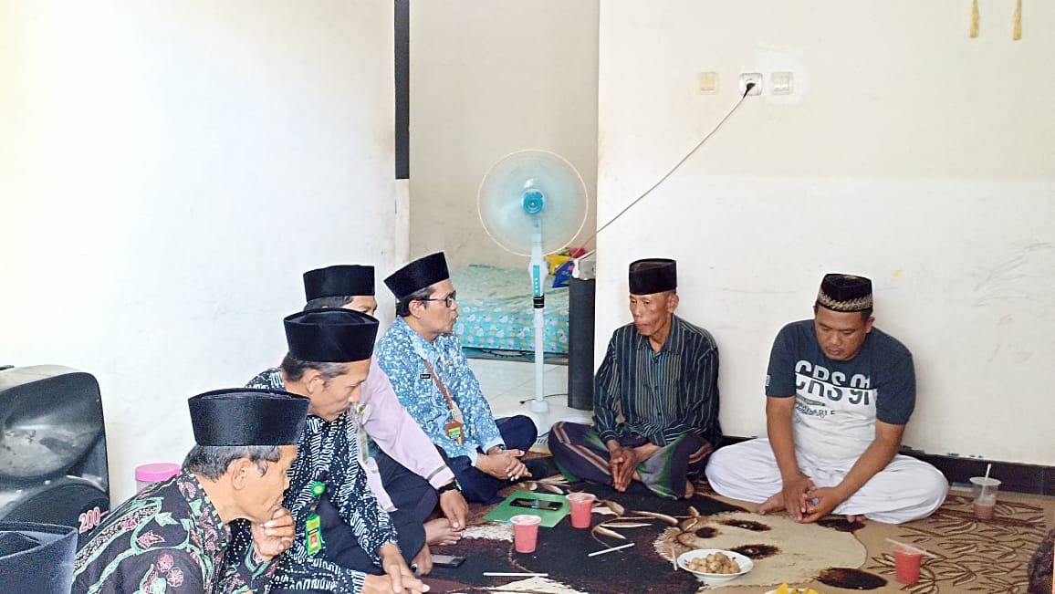 Sampaikan Duka Cita, Plh Kakankemenag Bertakziah ke Kediaman Keluarga Juriyati