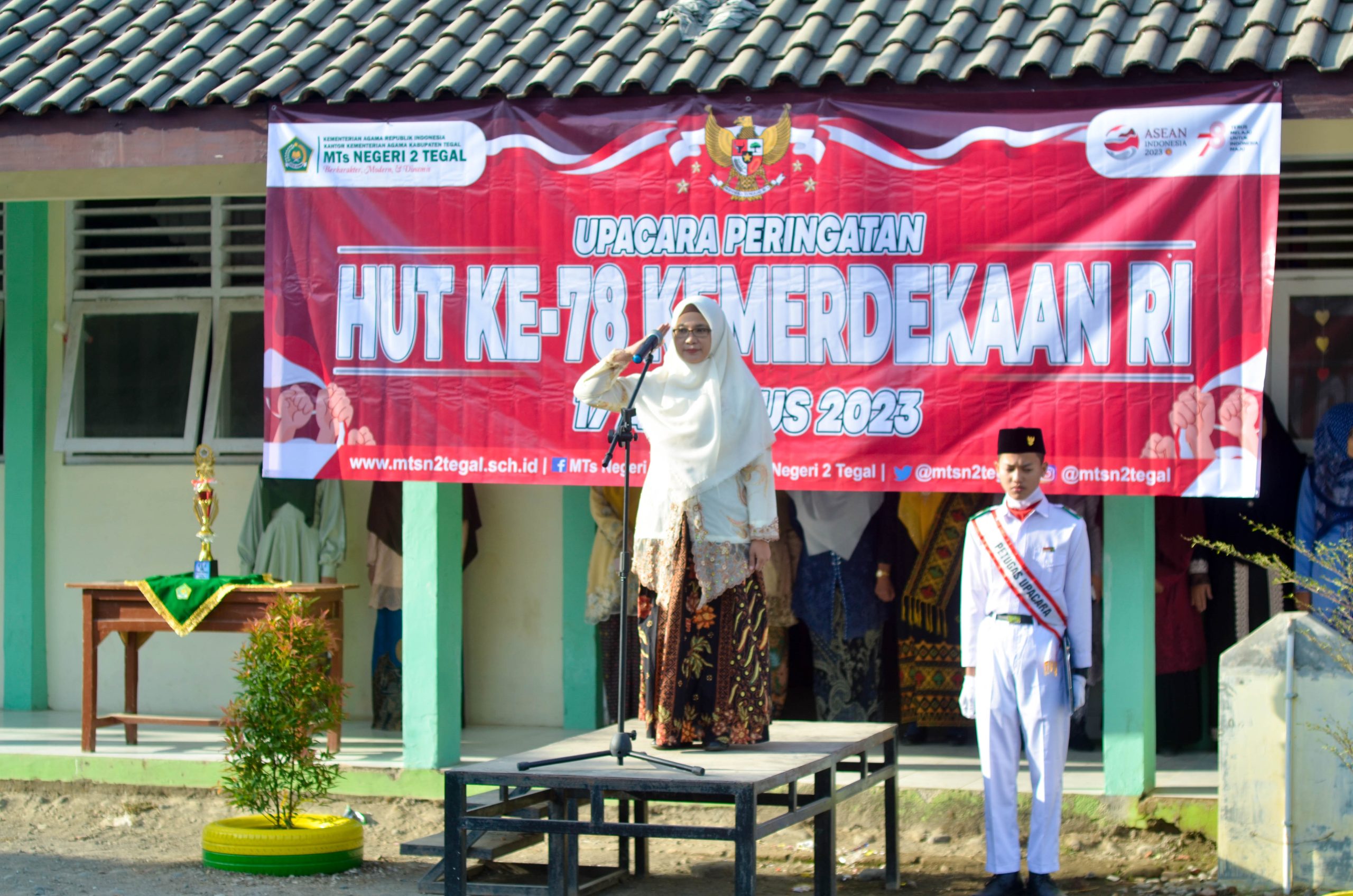 Semangat Nasionalisme Terpancar di Lapangan Upacara MTs Negeri 2 Tegal