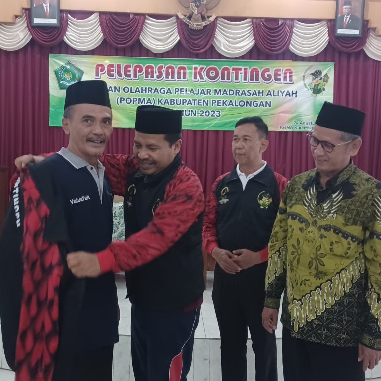 Kepala Kemenag Imam Tobroni Lepas Kontingen POPMA Kabupaten Pekalongan