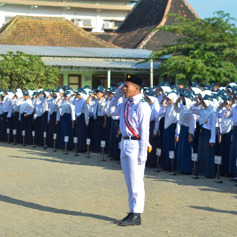Kesan Faris Pimpin Upacara HUT Ke-78 RI di MTs N 2 Tegal