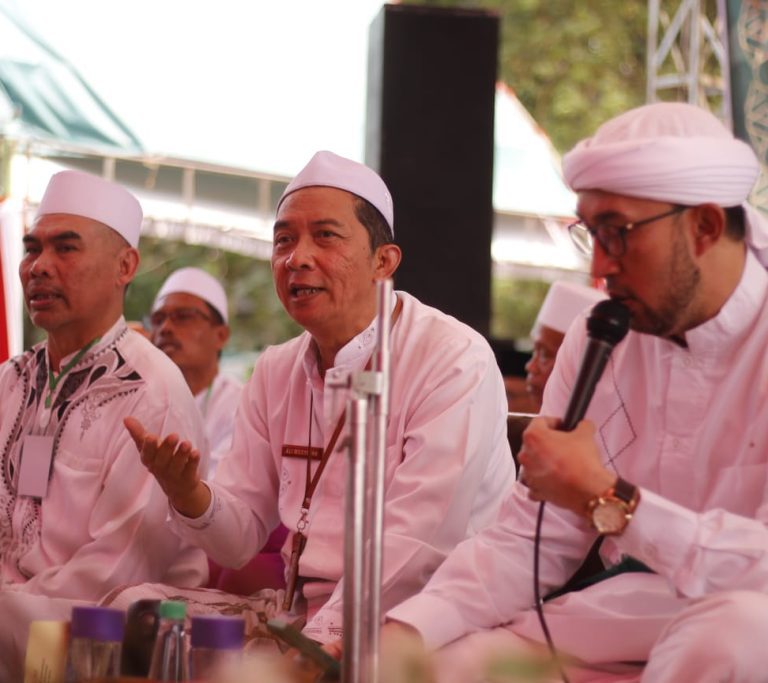 Azzahir dan MTsN 1 Pati Bersholawat Sarana Pemersatu Umat dalam Peningkatan Rasa Cinta Rasulullah