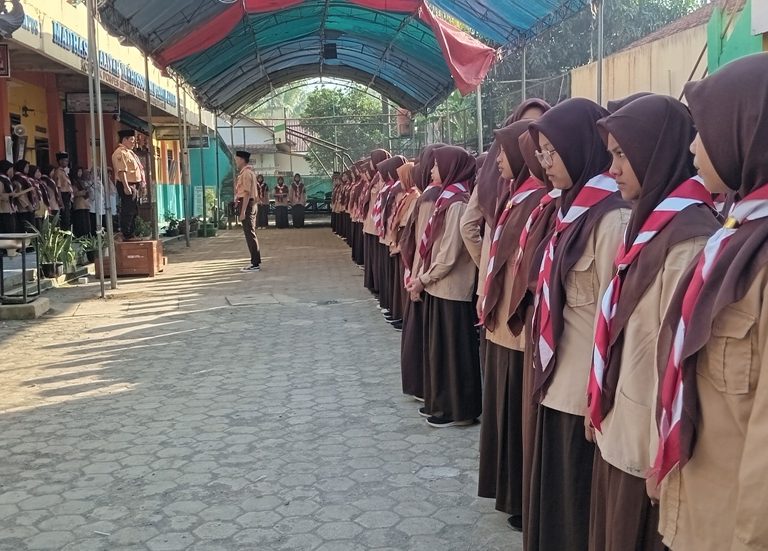 Tingkatkan kualitas Siswa Yang Unggul Dan Profesionalisme  Melalui Gerakan Pramuka