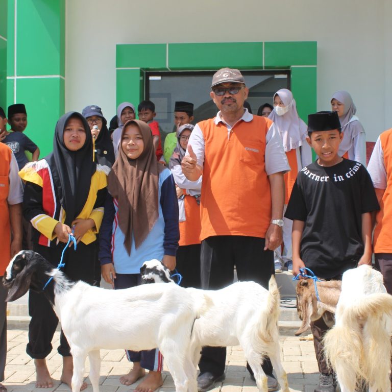 Sambut Muharram, MTsN 4 Rembang Gelar Jalan Sehat Berhadiah Kambing