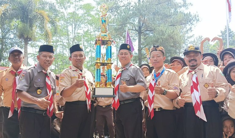 MI Dimas 02 Banyumudal Pertahankan Prestasi Juara Umum