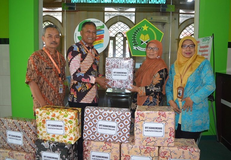 UPZ Kemenag Kab. Pemalang Serahkan Bantuan Anak Yatim Piatu