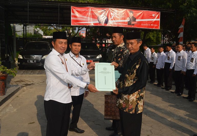 Dua ASN Terima SK Pensiun