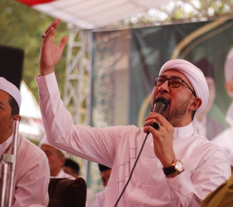 Ribuan Pecinta Rasulullah Padati MTsN 1 Pati Bersholawat