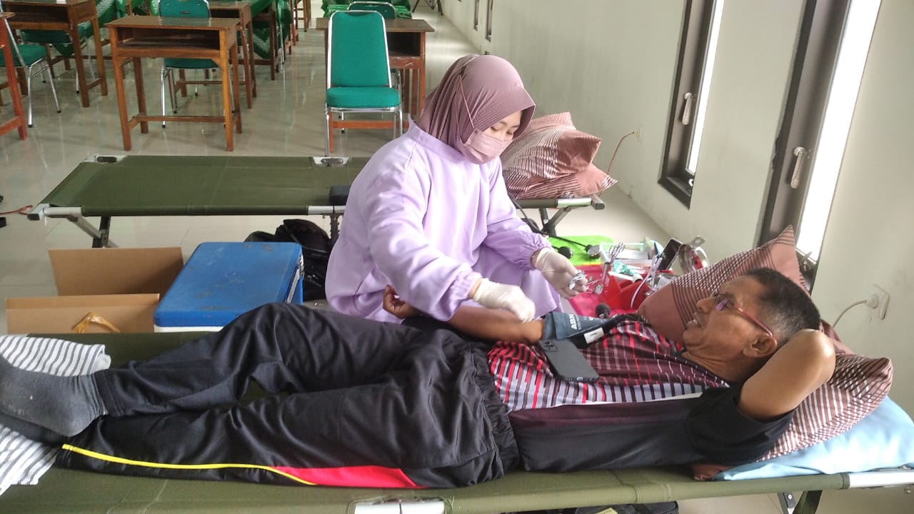 Tanamkan Sikap Peduli Sesama, MTsN 2 Kebumen Gelar Donor Darah