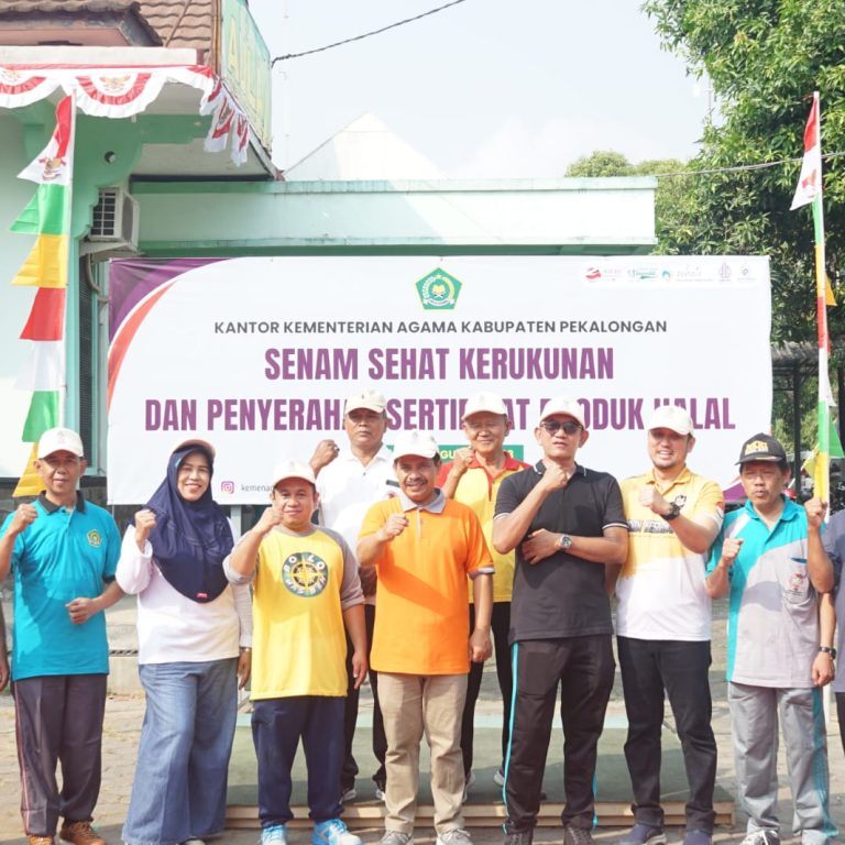 Serahkan 30 Sertifikat Halal, Kepala Kemenag Pekalongan Imam Tobroni Minta PPH Percepat Sertfikasi Halal