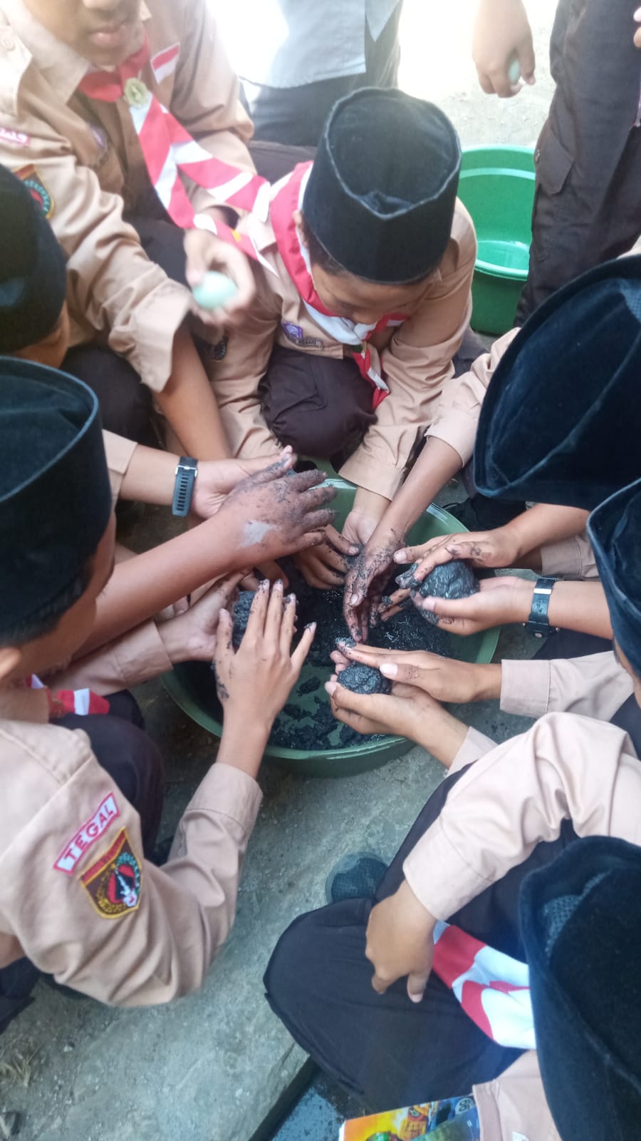 Buat Telur Asin, Wujud Implementasi P5RA Kewirausahaan di MTs N 1 Tegal