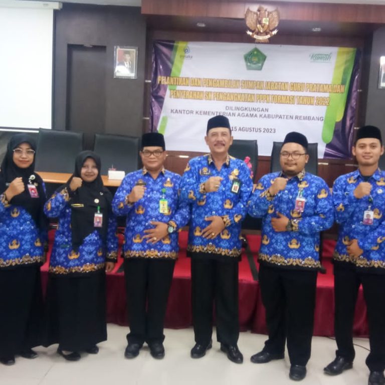 Tujuh Guru MAN 2 Rembang Dilantik Jabatan Guru Pertama