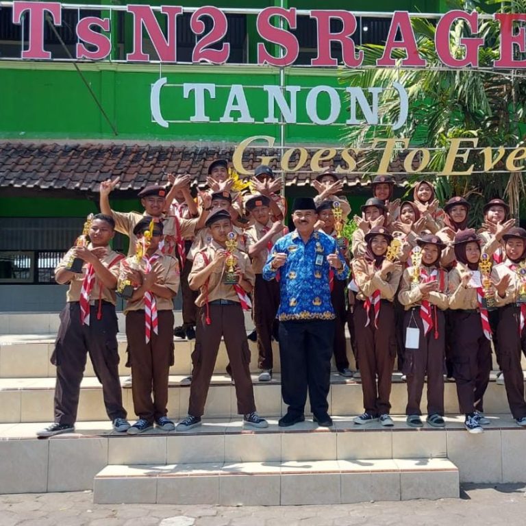 Borong 8 Piala, MTsN 2 Sragen Pertahankan Gelar Juara Umum Kemah HUT Pramuka